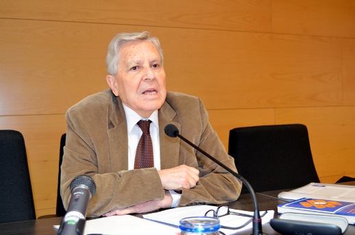 Carlos Jiménez Villarejo, durante su ponencia. Carlos Jiménez Villarejo, durante su ponencia.