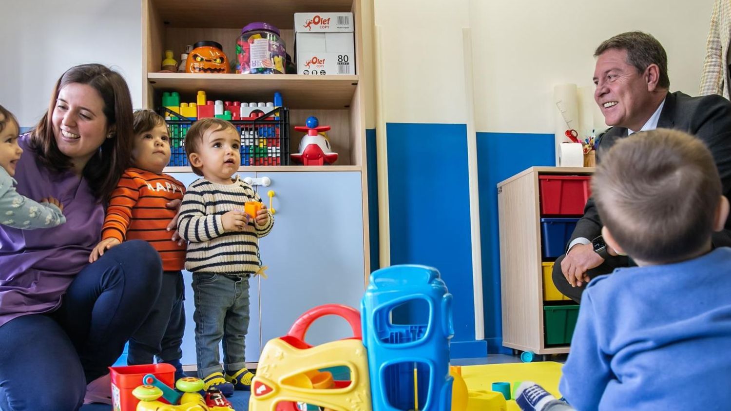 Emiliano García-Page, inaugura en Humanes, el nuevo edificio de la Escuela Infantil de la localidad.