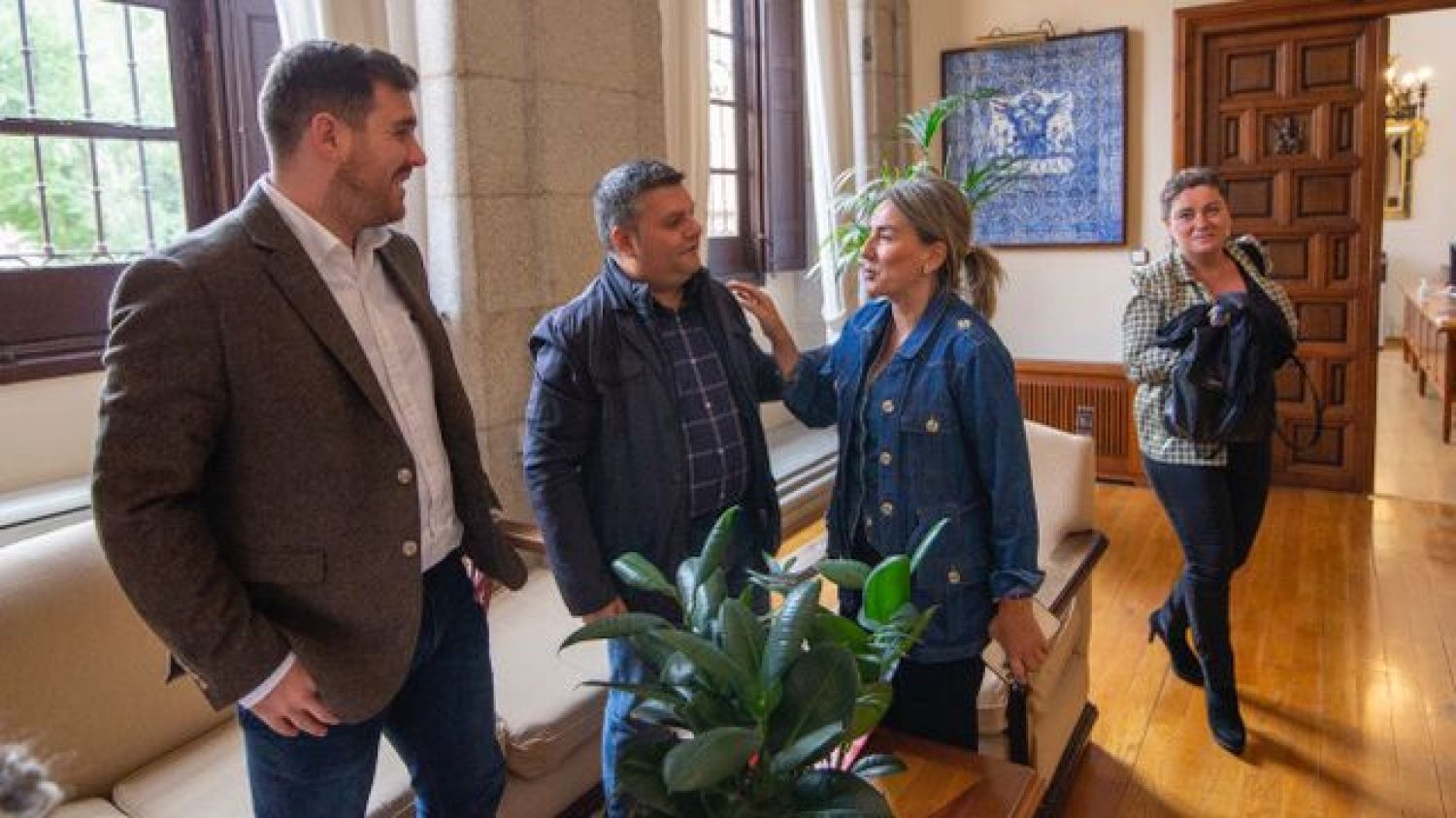 Un momento de la reunión entre la alcaldesa de Toledo y los dirigentes de UGT.