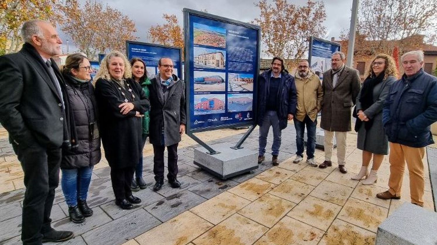 Inauguración de la exposición  del 40 aniversario del Estatuto de Autonomía, en Marchamalo (Guadalajara).