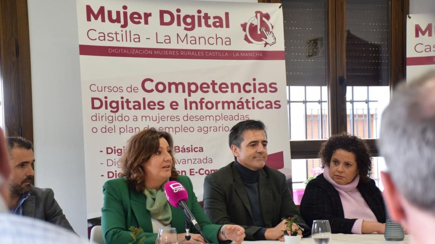 Patricia Franco ha visitado el curso que se imparte en la Escuela de Hostelería de Tembleque.