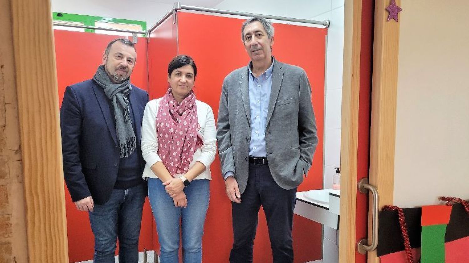 Un momento de la visita al CEIP de Luciana.