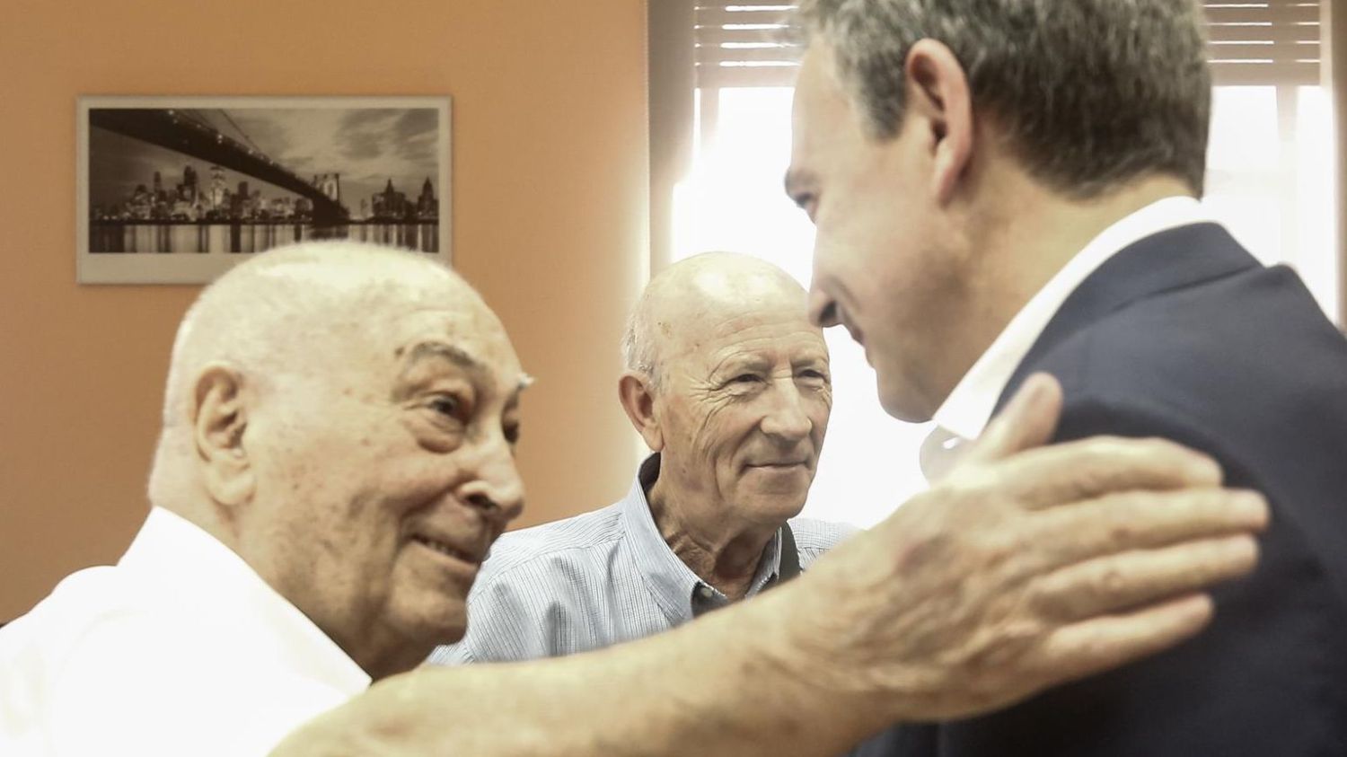 El ex presidente del Gobierno José Luis Rodríguez Zapatero junto al ex secretario general de la UGT Nicolás Redondo.