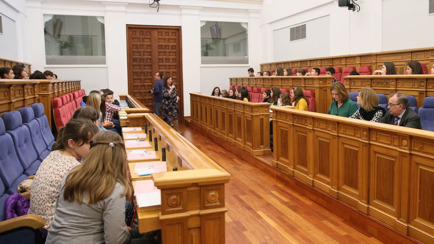 Pleno infantil en las Cortes regionales.