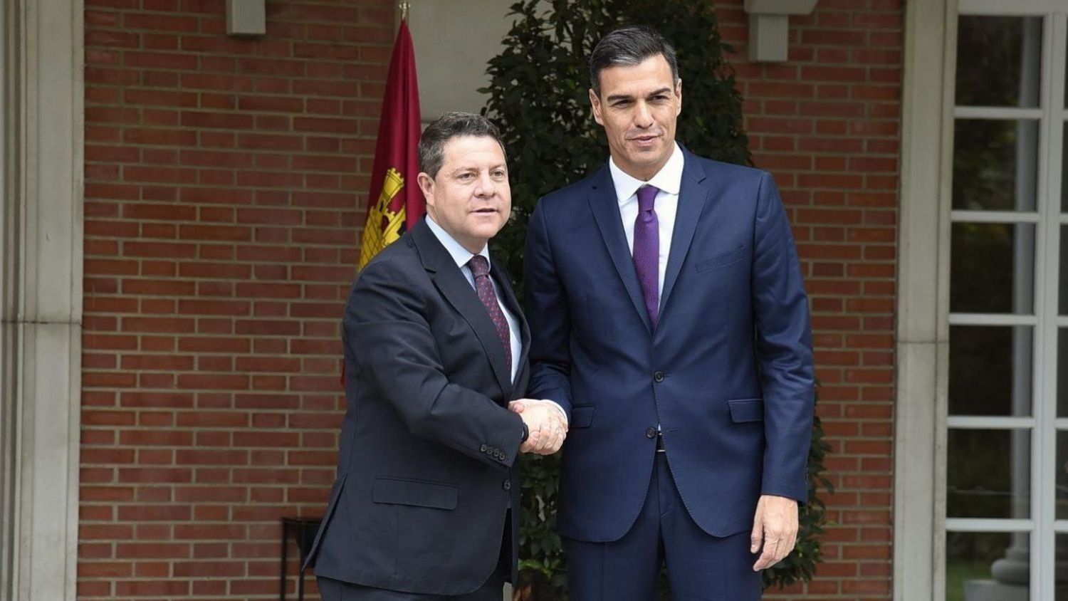 Emiliano García-Page y Pedro Sánchez.