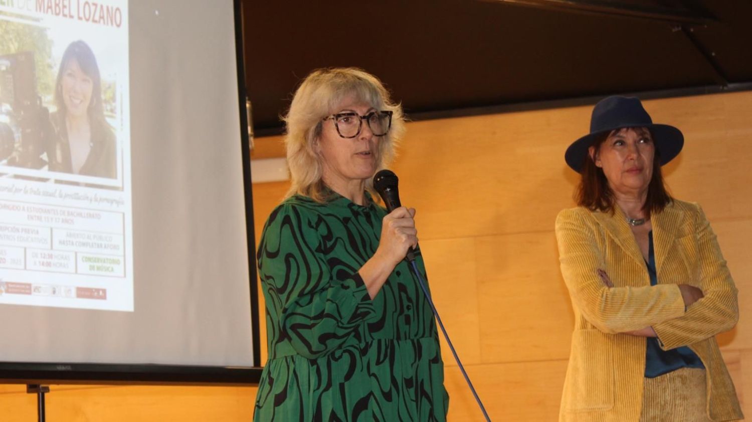 La escritora, directora de cine y activista en defensa de los derechos de las mujeres, Mabel Lozano.