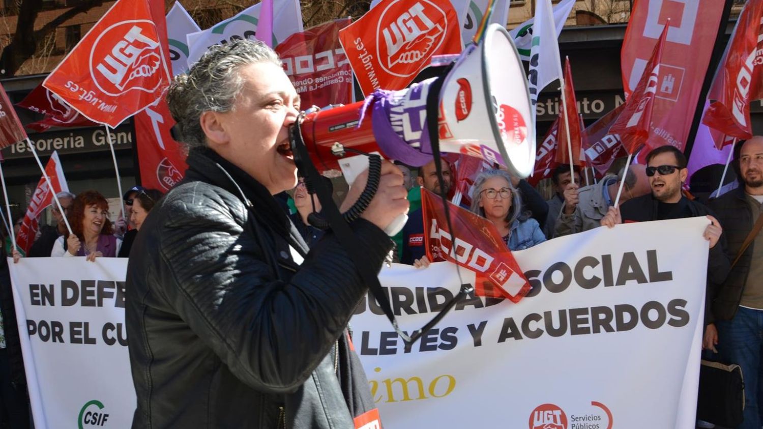 Concentración de sindicatos y personal de la Seguridad Social en Albacete.