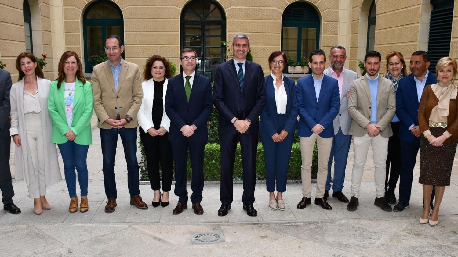 Foto de familia del Gobierno de la Diputación de Toledo.