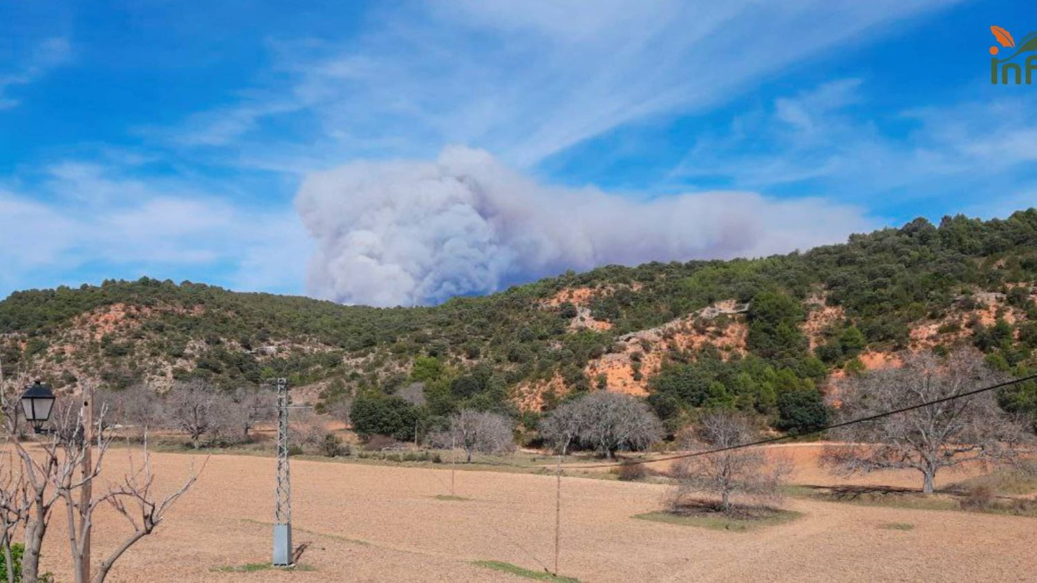 Humo del incendio de Ocentejo // Infocam.