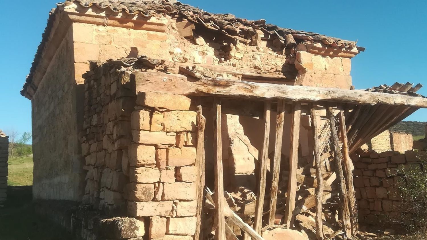 Ermita de El Atance, en GTuadalajara, tras su derrumbe.