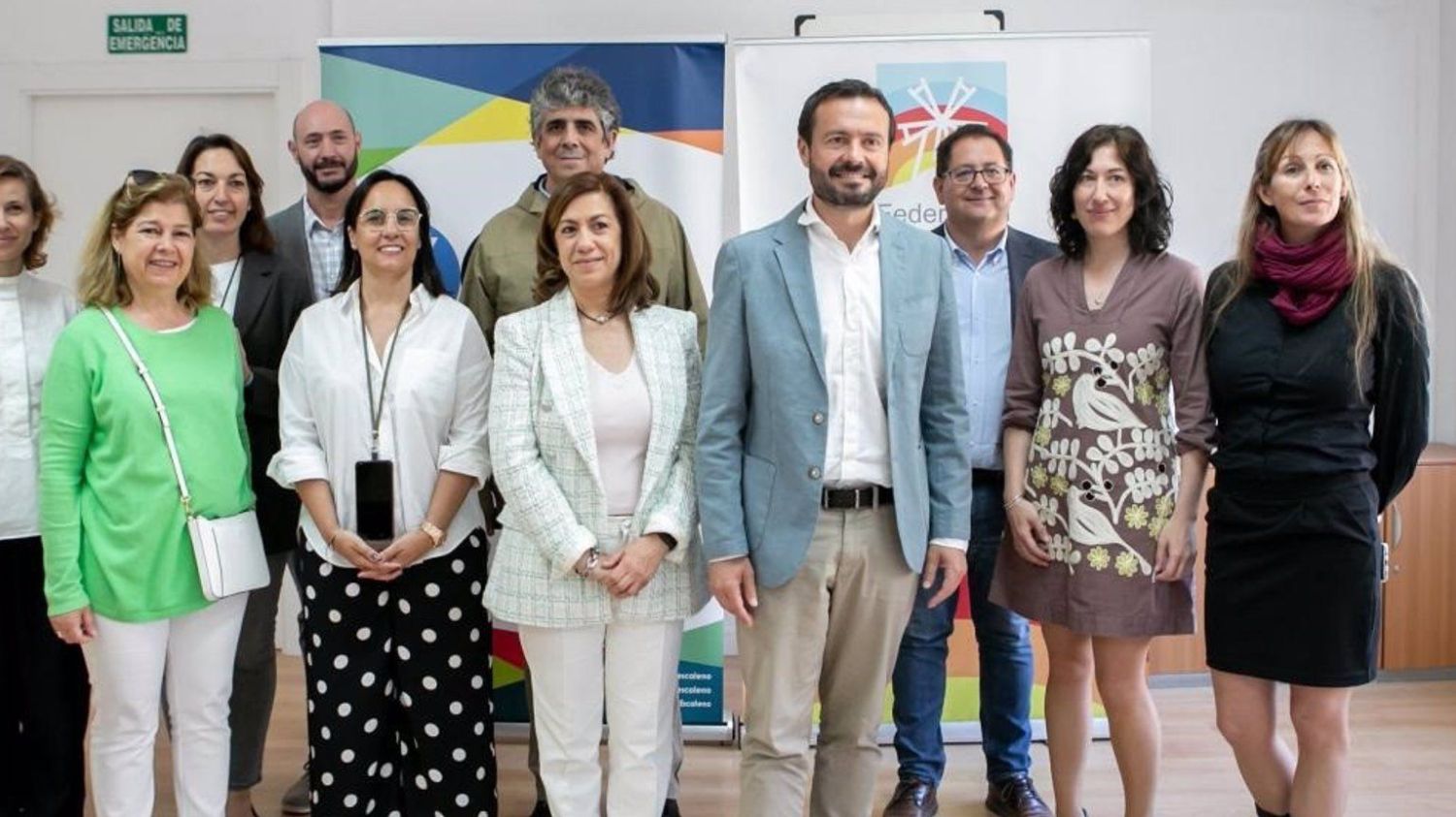 El consejero de Desarrollo Sostenible, José Luis Escudero, en su visita a la Federación de Autismo de Castilla-La Mancha.