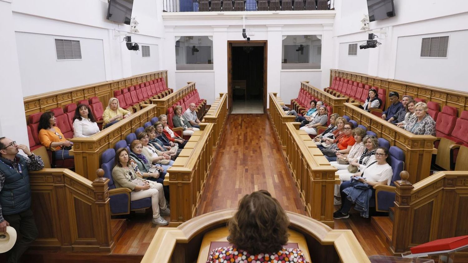 Jornada de puertas abiertas en las Cortes regionales.