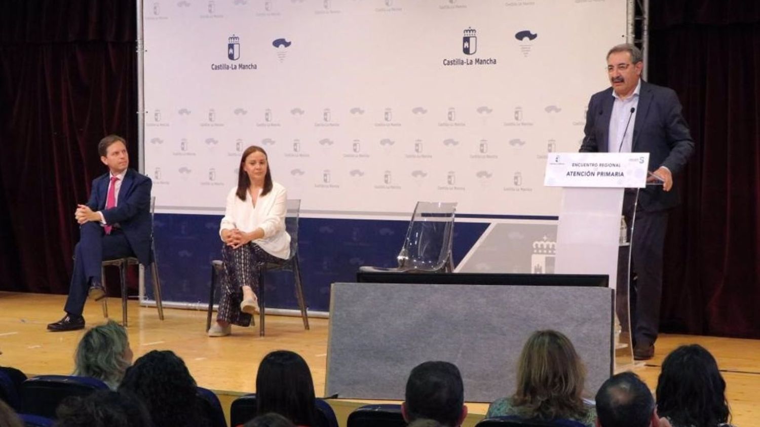 El consejero de Sanidad, Jesús Fernández Sanz, en el encuentro regional de Atención Primaria.