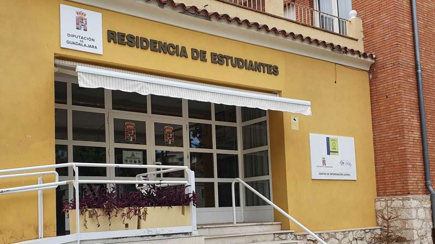 Fachada de la residencia de estudiantes.