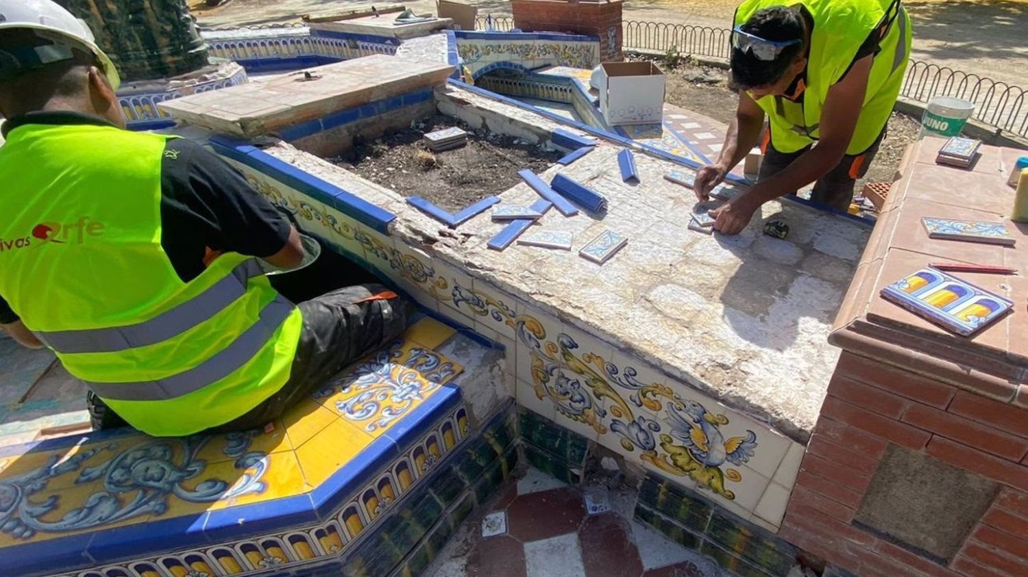 Reposición de la cerámica de la Fuente de las Ranas en los Jardines del Prado.