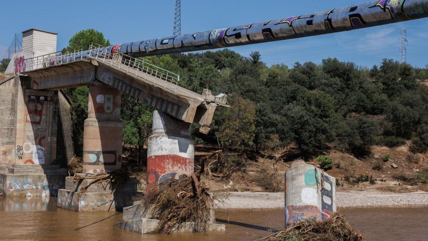 La tubería de Picadas partida por la mitad como consecuencia de la DANA