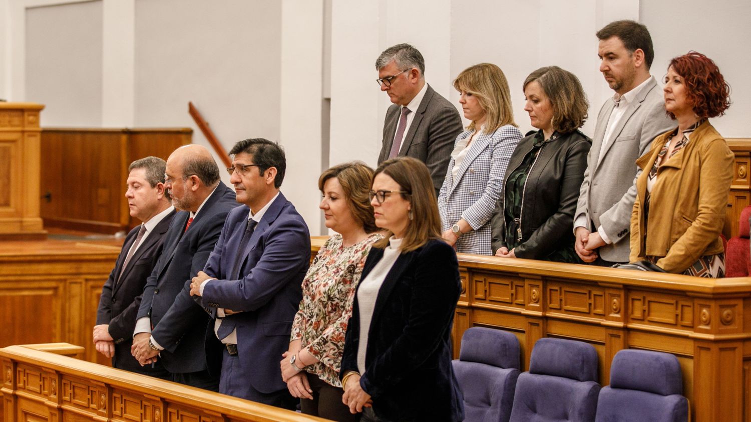 El Grupo Parlamentario Socialista, durante el minuto de silencio por los Guardias Civiles asesinados en Barbate (Cádiz)