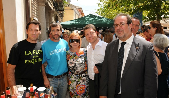 EL ALCALDE DE TOLEDO CON ALGUNOS DE LOS PARTICIPANTES.