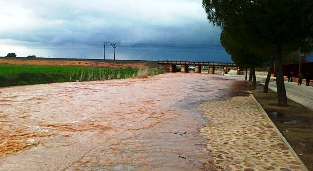 IMAGEN DEL RÍO A SU PASO POR MANZANARES FACILITADA POR EL AYUNTAMIENTO.